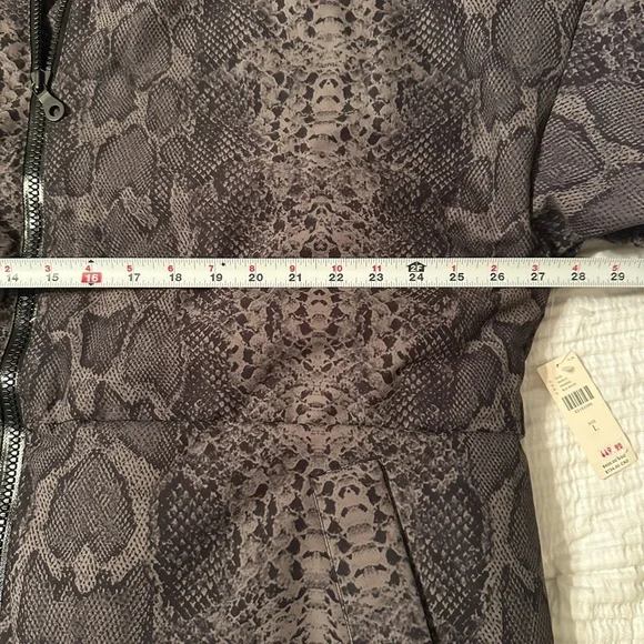 Varley Dorothy Ski Jacket - NWT - Size L Down Filled - Picture 15 of 15